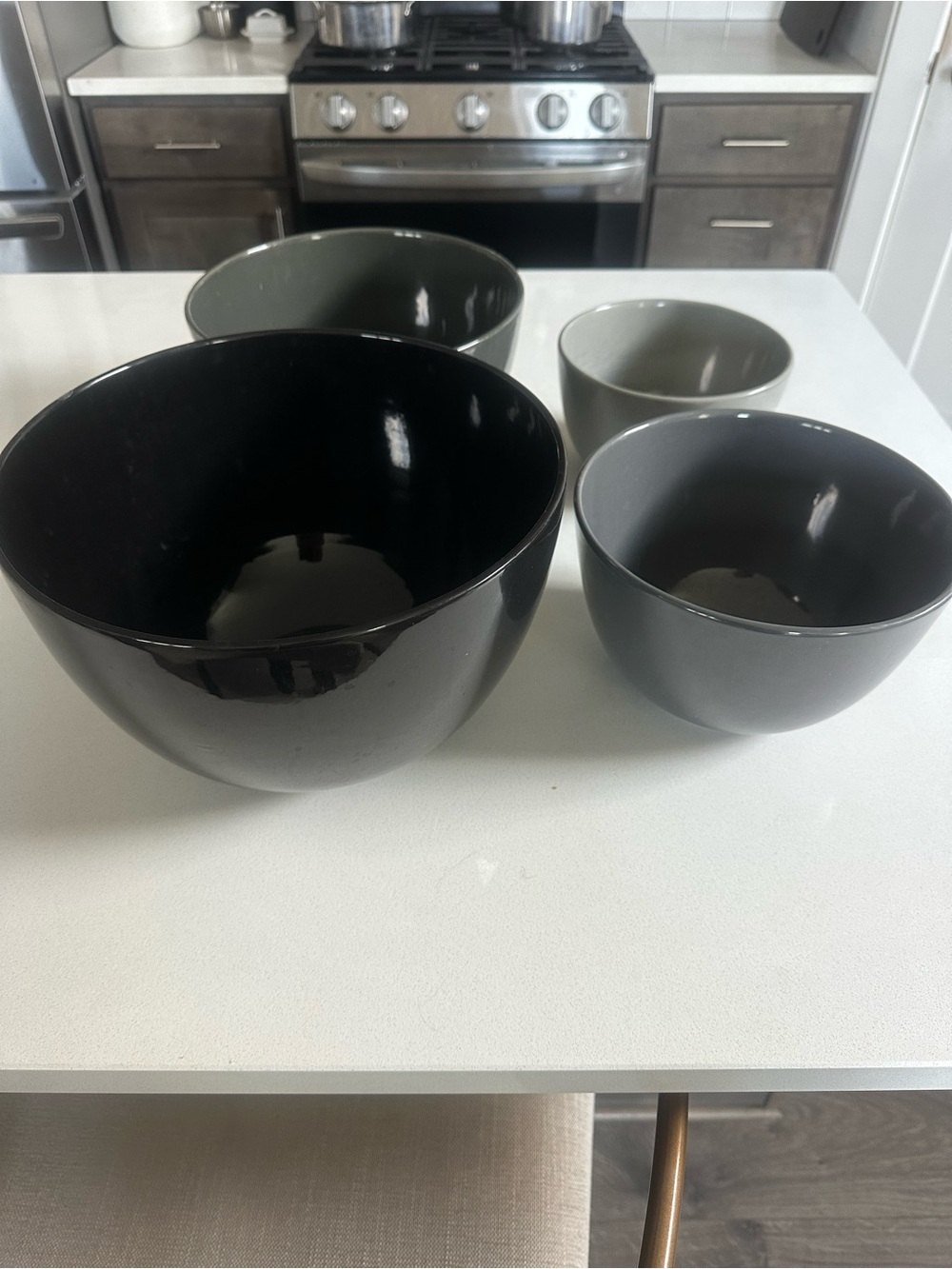 Williams and Sonoma set of 4 Ceramic Mixing Bowls in Black and Gray